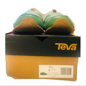 NEW!! TEVA Ember Moc -RARE Helix Green